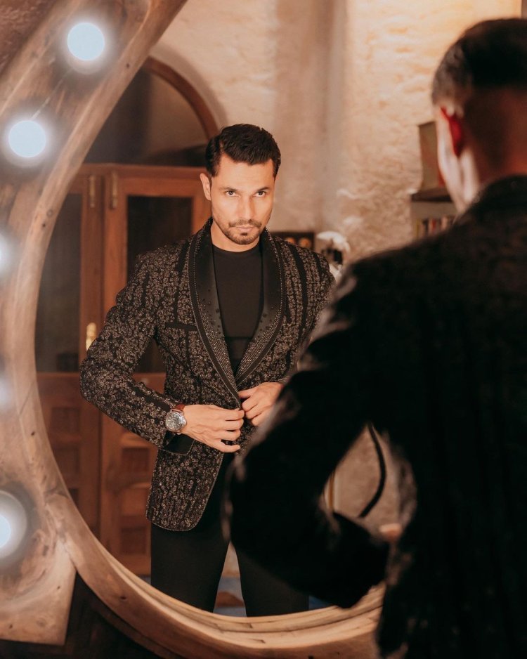 Fans are drooling over Randeep Hooda and Bpraak’s recent collaboration Zohrajabeen, say 'Internet pe aag laga Di'